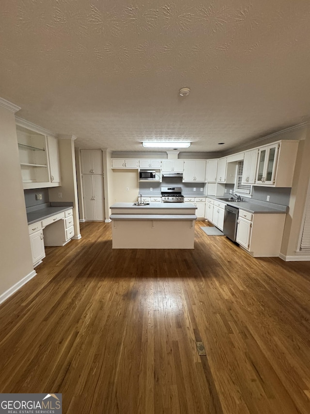 143 Tracy Ln, Mcdonough, GA 30253 - kitchen featuring appliances with stainless steel finishes, dark wood-style floors, a sink, white cabinets, and a textured ceiling