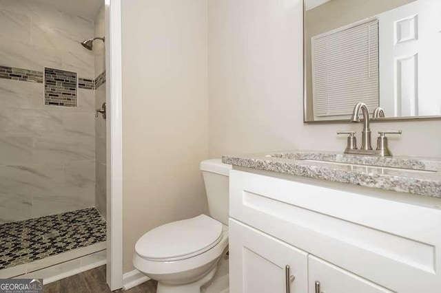 434 Mona Pl, Dallas, GA 30132 - full bath with toilet, a tile shower, vanity, and wood finished floors