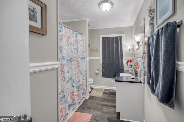 83 Summit Ridge Cir SE, Cartersville, GA 30120 - bathroom with toilet, wood finished floors, a textured ceiling, ornamental molding, and vanity