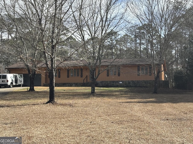 175 Thigpen Rd, Newnan, GA 30263 - view of front of house featuring a front lawn and crawl space