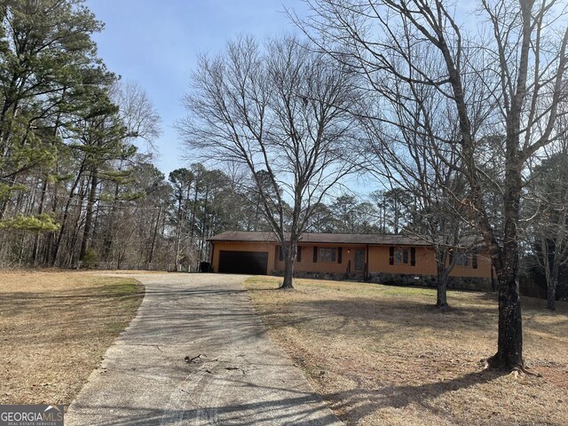 175 Thigpen Rd, Newnan, GA 30263 - view of front of property featuring driveway and a garage