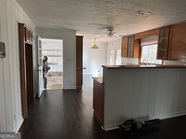 175 Thigpen Rd, Newnan, GA 30263 - kitchen featuring brown cabinets, dark wood-style floors, a ceiling fan, a peninsula, and a textured ceiling