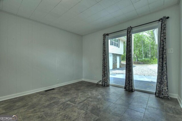 empty room featuring baseboards