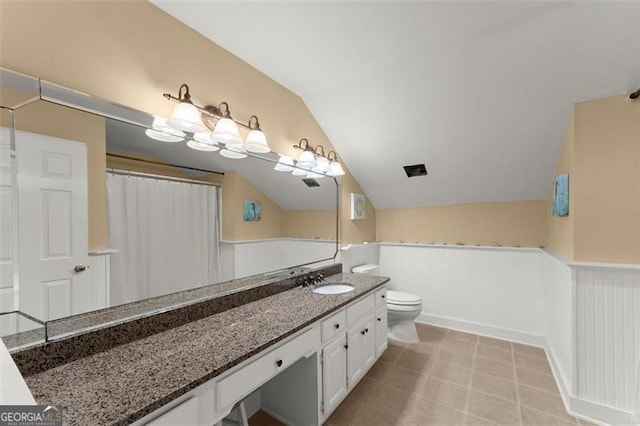 194 Sentinel Pl SE, Marietta, GA 30067 - bathroom with vaulted ceiling, wainscoting, toilet, and vanity
