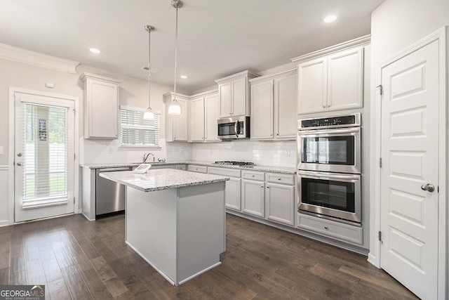 206 Brookview Dr, Newnan, GA 30265 - kitchen featuring stainless steel appliances, backsplash, dark wood-type flooring, hanging light fixtures, and recessed lighting
