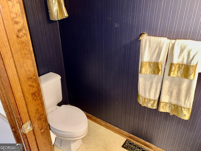 1808 Stoney Crest Dr, Elberton, GA 30635 - bathroom with toilet and baseboards