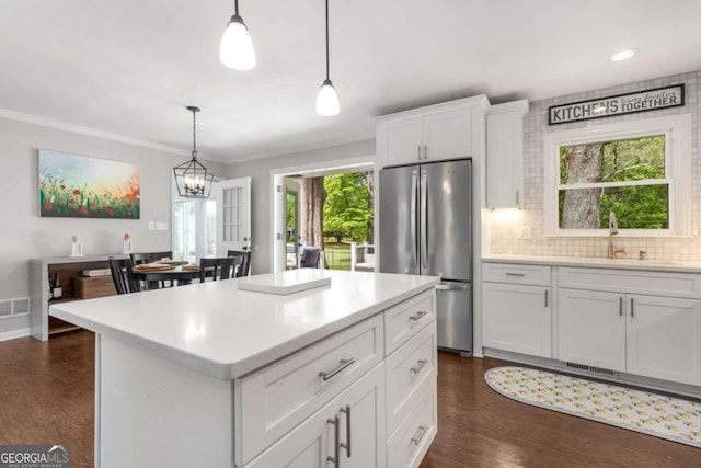 3890 Cherrydale Ln SE, Smyrna, GA 30082 - kitchen featuring freestanding refrigerator, a sink, light countertops, tasteful backsplash, and white cabinetry