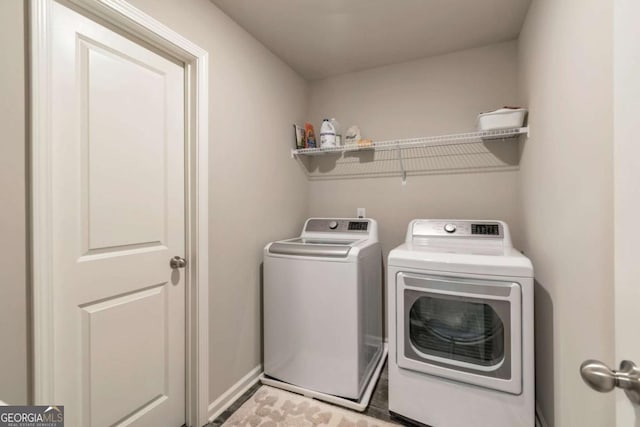 592 Eagles Nest Cir, Auburn, GA 30011 - laundry room featuring washer and clothes dryer and baseboards