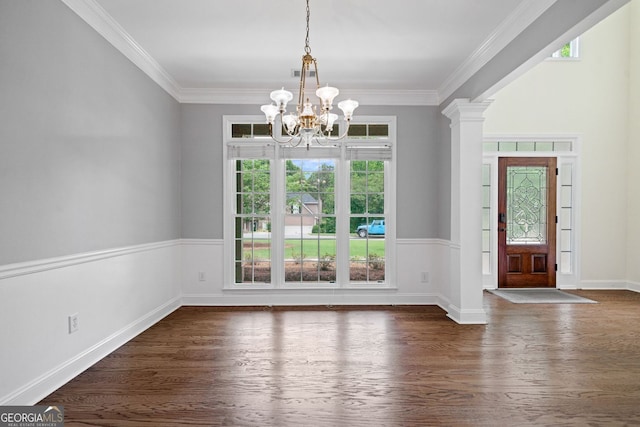 foyer featuring a chandelier, dark wood-type flooring, and crown molding