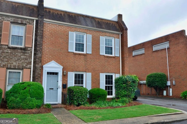 view of front facade featuring brick siding