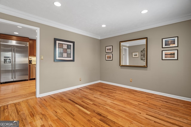 empty room featuring light wood-type flooring, recessed lighting, crown molding, and baseboards