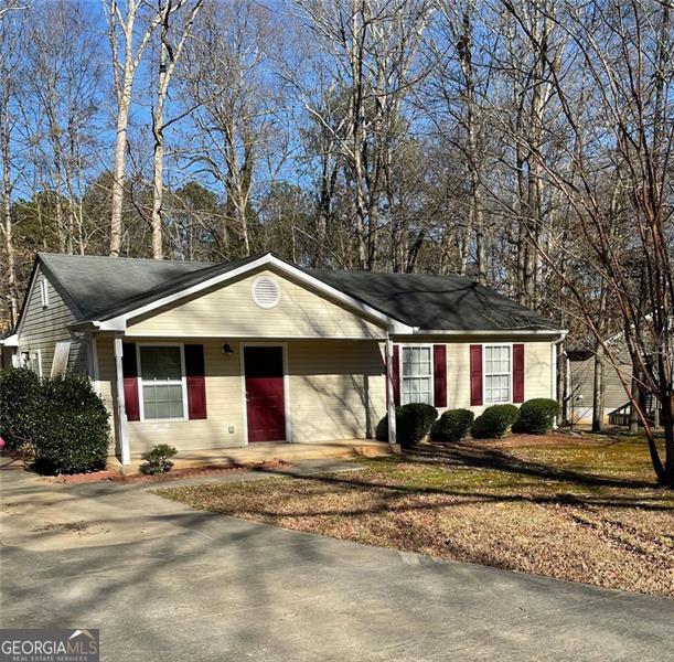 248 Dreamland Cir, Winder, GA 30680 - ranch-style home featuring a front lawn