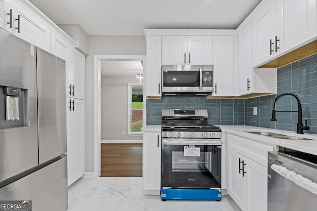 4657 Lou Ivy Rd, Peachtree Corners, GA 30096 - kitchen featuring stainless steel appliances, a sink, white cabinetry, and light countertops