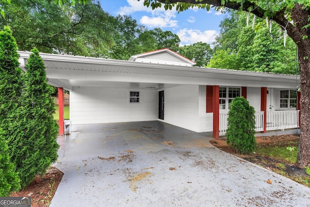 125 Sycamore Dr, Athens, GA 30606 - view of front of home featuring driveway and an attached carport
