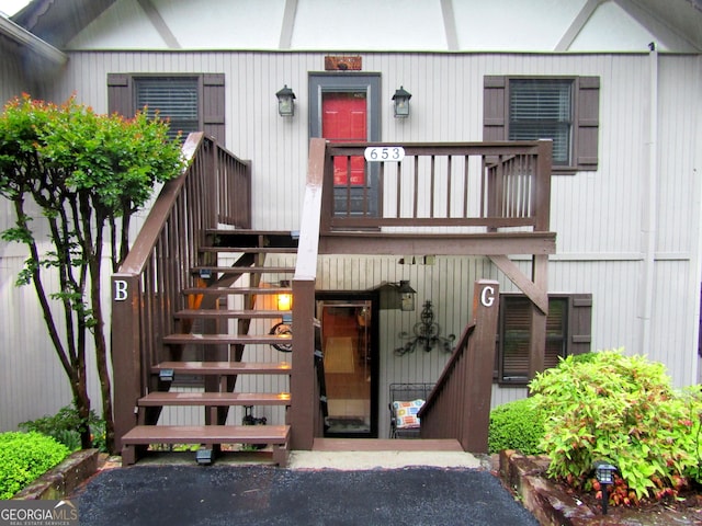 property entrance with a balcony