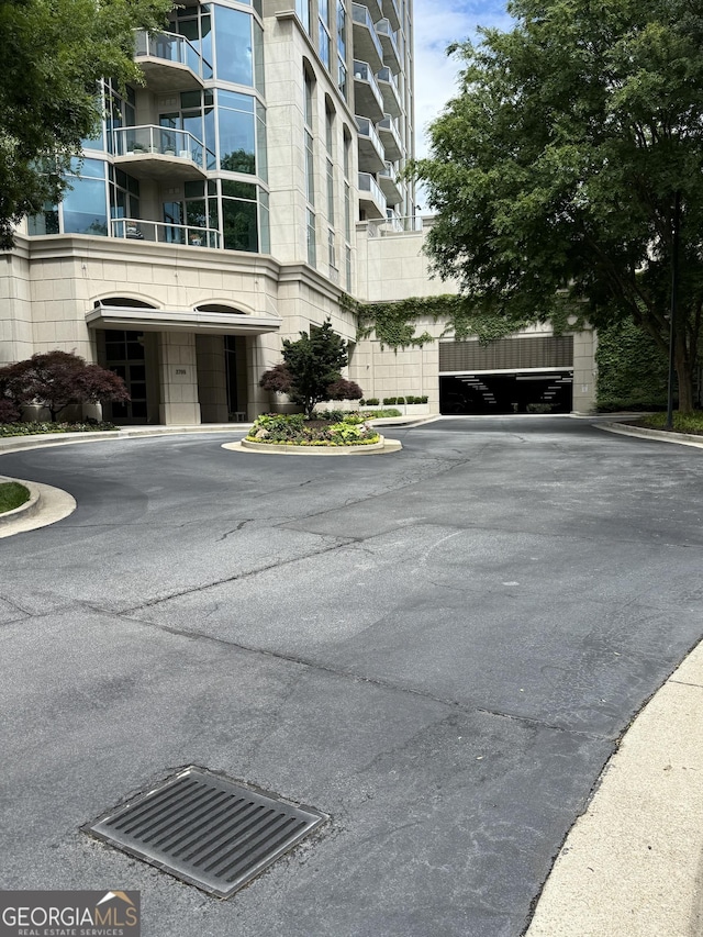 view of apartment building / complex