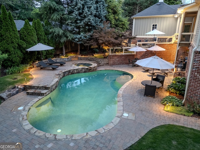 11660 Crabapple Rd, Roswell, GA 30075 - outdoor pool with an in-ground hot tub, a patio area, and outdoor dining space