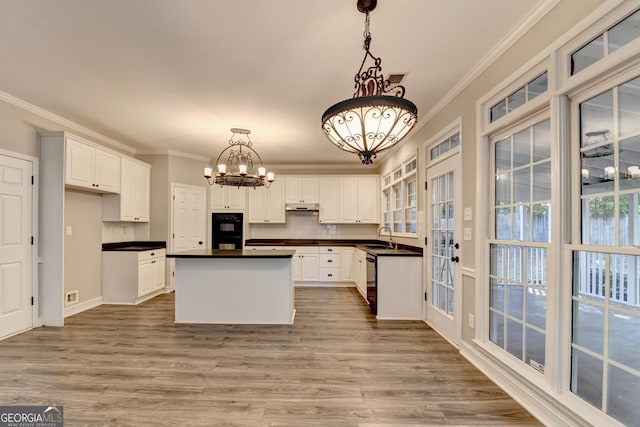 2049 Mclain Rd NW, Acworth, GA 30101 - kitchen featuring a chandelier, dark countertops, crown molding, a sink, and white cabinetry