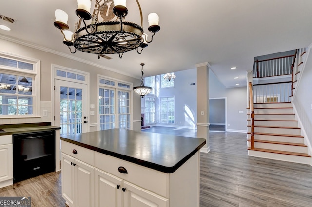 2049 Mclain Rd NW, Acworth, GA 30101 - kitchen featuring a chandelier, dark countertops, black dishwasher, crown molding, and light wood-type flooring