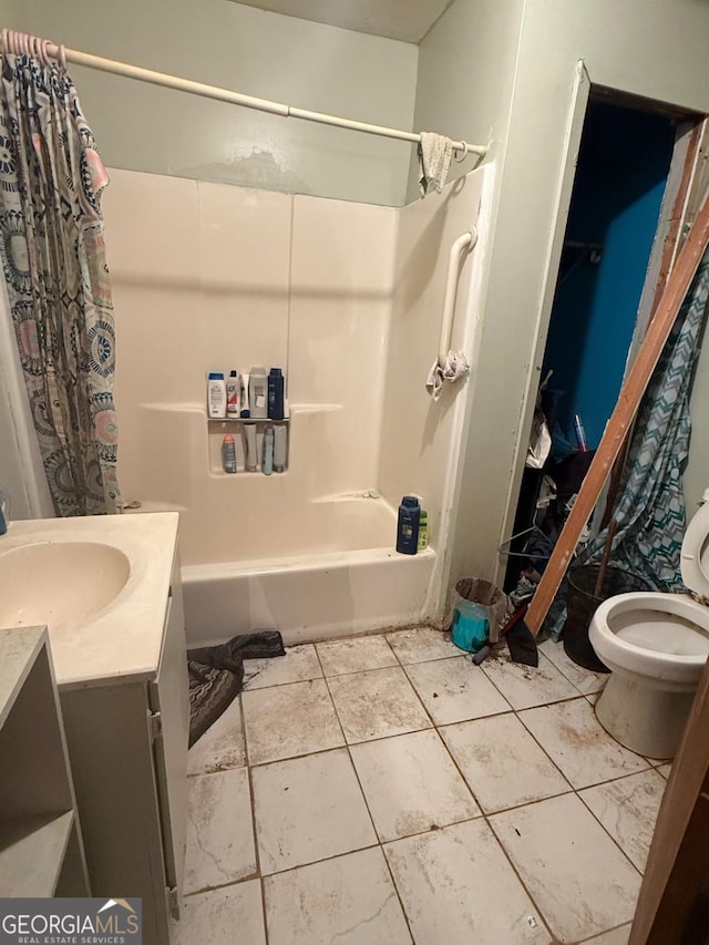 3448 Orchard Cir, Decatur, GA 30032 - bathroom with vanity, toilet, shower / bath combination with curtain, and tile patterned floors