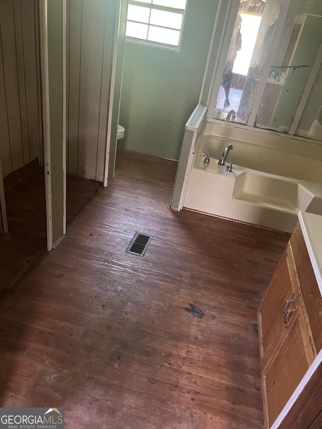491 Cavender Creek Rd, Carrollton, GA 30116 - bathroom featuring hardwood / wood-style flooring, a garden tub, and toilet