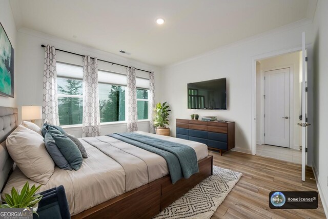 6821 Bungalow Rd, Flowery Branch, GA 30542 - bedroom featuring crown molding, baseboards, light wood-type flooring, and recessed lighting
