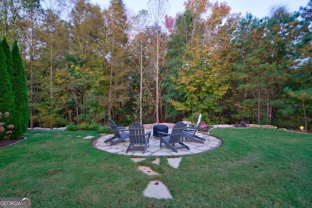 view of green lawn with a patio