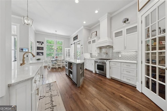 116 Serenity Lake Dr, Alpharetta, GA 30004 - kitchen with stainless steel stove, a chandelier, crown molding, a kitchen island, and white cabinetry
