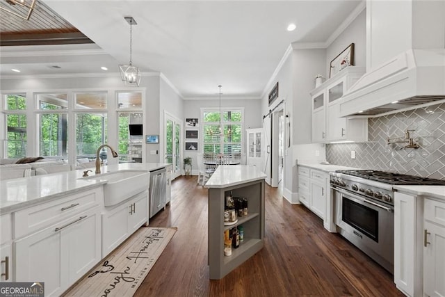 116 Serenity Lake Dr, Alpharetta, GA 30004 - kitchen with stainless steel appliances, a sink, dark wood-style floors, decorative backsplash, and white cabinetry