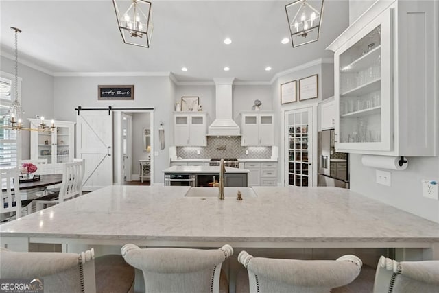116 Serenity Lake Dr, Alpharetta, GA 30004 - kitchen with a chandelier, stainless steel fridge, a sink, crown molding, and recessed lighting