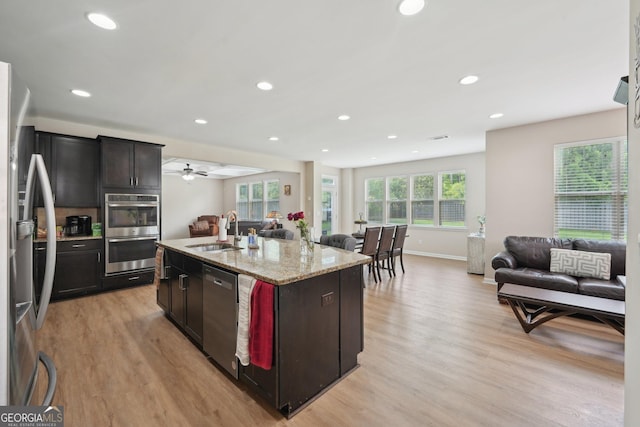 kitchen with open floor plan, appliances with stainless steel finishes, a sink, a ceiling fan, and recessed lighting