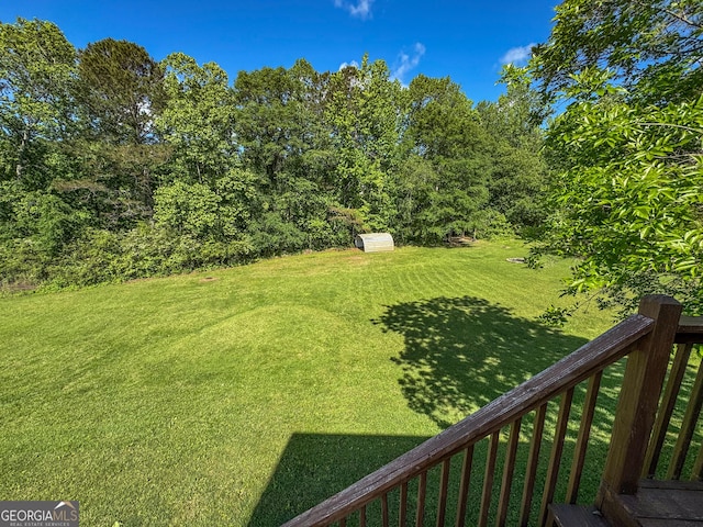 view of green lawn