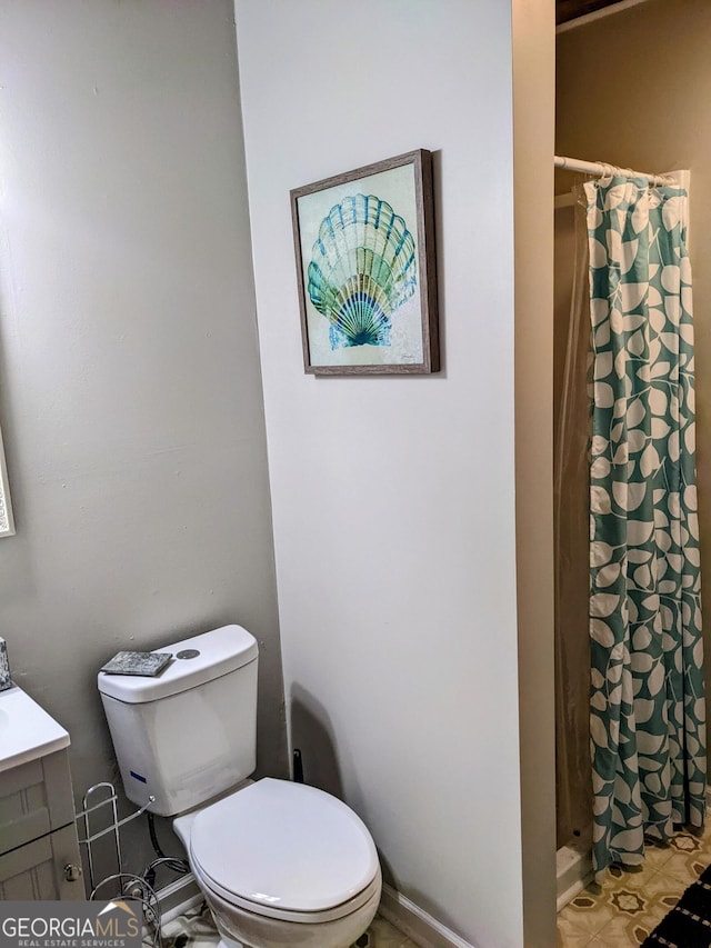 67 Sprayberry Rd, Newnan, GA 30263 - full bath featuring a shower with curtain, toilet, and vanity
