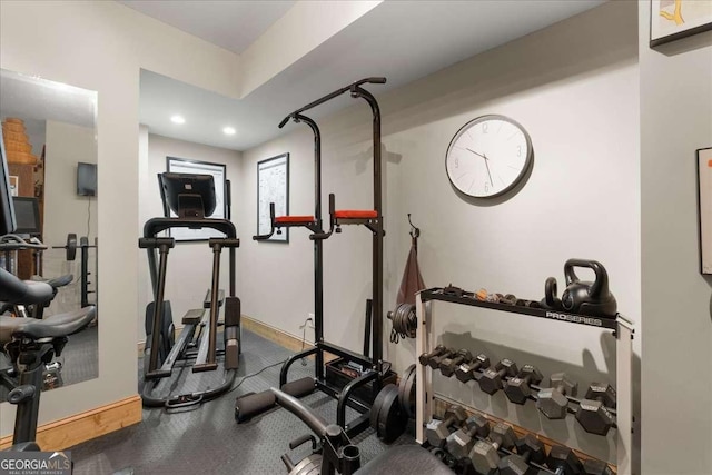 workout area with recessed lighting and baseboards