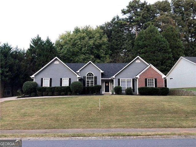 single story home with a front lawn