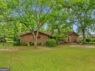 111 Roberson St, Dublin, GA 31021 - view of green lawn