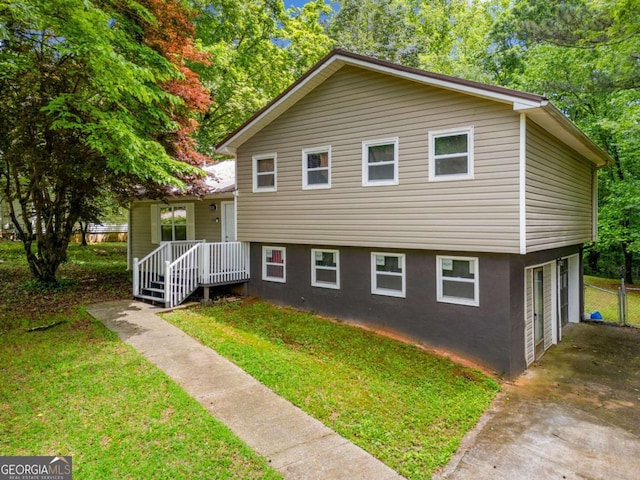 115 S Meadowcliff Cir, Carrollton, GA 30116 - view of front facade with concrete driveway, a garage, and a front yard