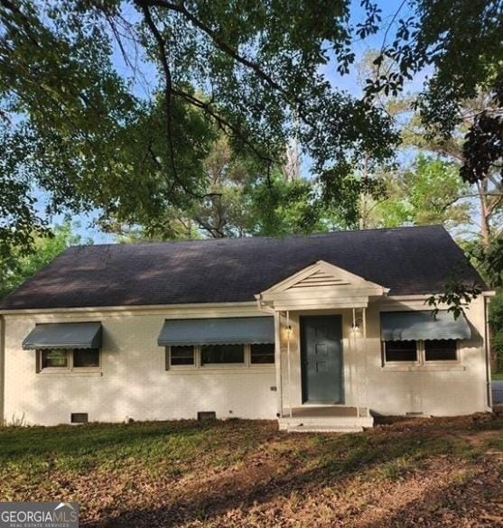 view of front of property with roof with shingles