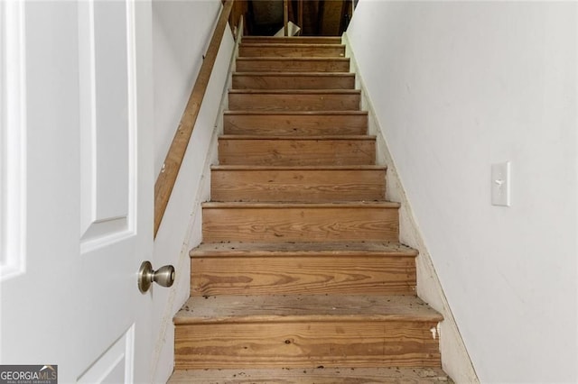 1260 Heards Ferry Rd, Sandy Springs, GA 30328 - view of stairs