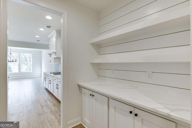 1241 Riverhill Dr, Bishop, GA 30621 - bar area with light wood-style flooring, stainless steel gas stovetop, backsplash, and recessed lighting