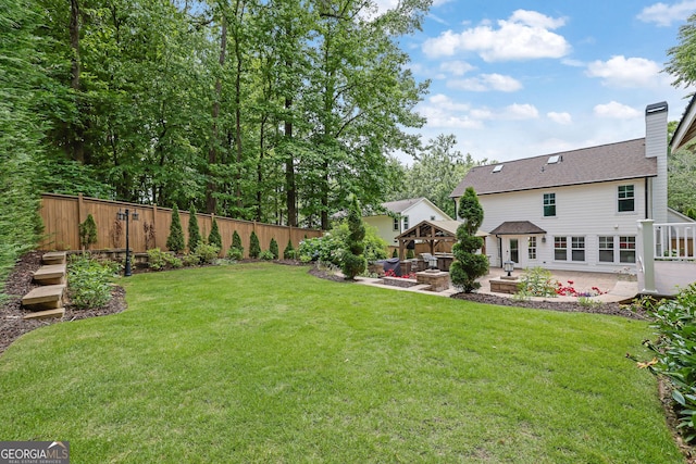 view of yard featuring a patio