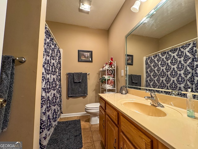 full bathroom featuring tile patterned flooring, toilet, vanity, and a shower with curtain
