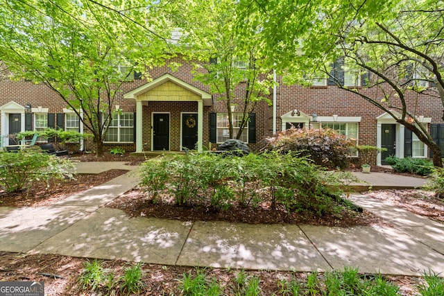 view of front facade featuring brick siding