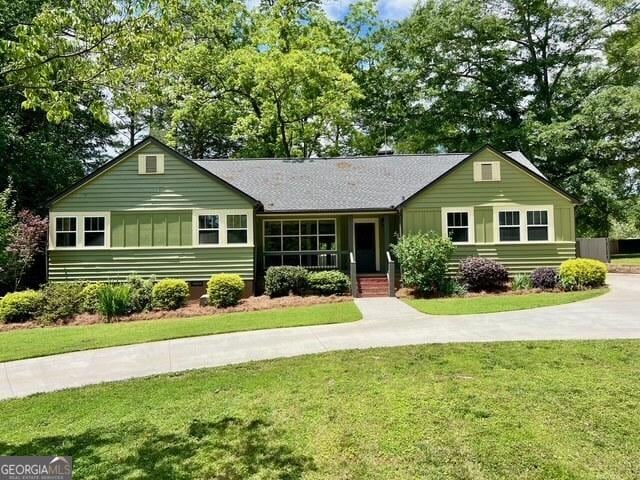 617 Smith St S, Bremen, GA 30110 - single story home featuring a front lawn, driveway, board and batten siding, and a shingled roof