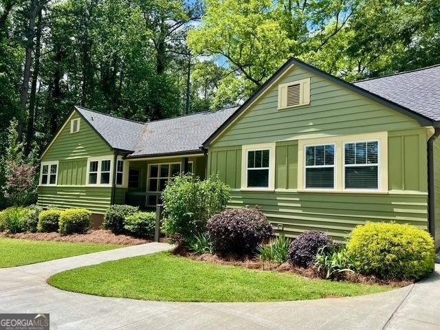 617 Smith St S, Bremen, GA 30110 - view of front of home featuring board and batten siding, a shingled roof, and a front yard