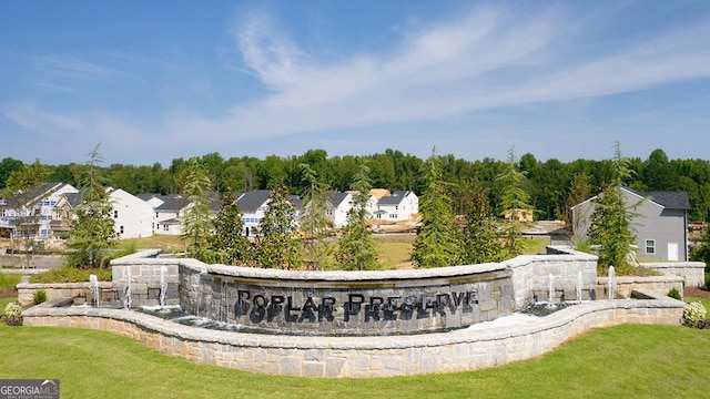community sign with a residential view and a yard