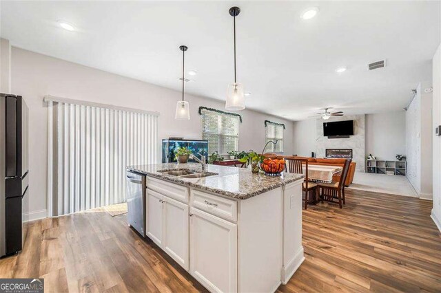 179 Leyland Xing, Dallas, GA 30132 - kitchen featuring freestanding refrigerator, dishwasher, a sink, ceiling fan, and wood finished floors