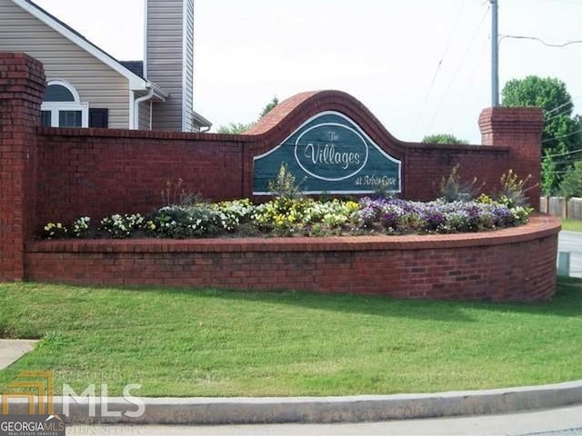 486 Village Cir, Stockbridge, GA 30281 - community / neighborhood sign featuring a yard