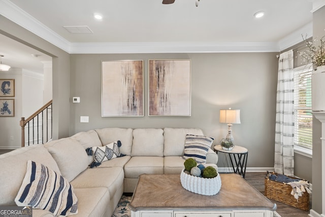living room featuring baseboards, ornamental molding, wood finished floors, recessed lighting, and ceiling fan