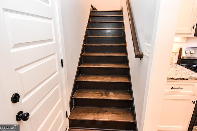 150 Kings Ridge Dr, Thomaston, GA 30286 - view of staircase
